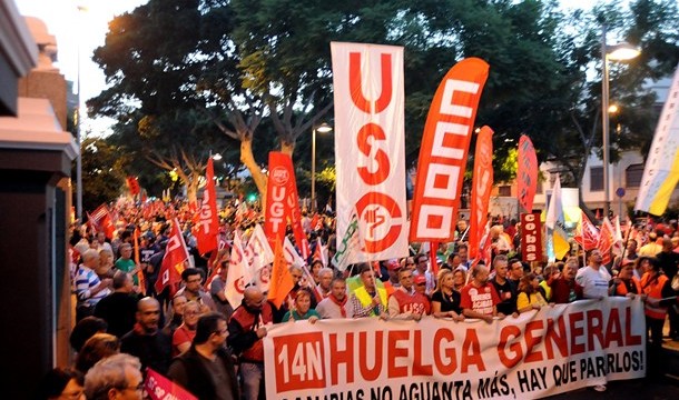Miles de canarios toman la calle pidiendo cambios al Gobierno