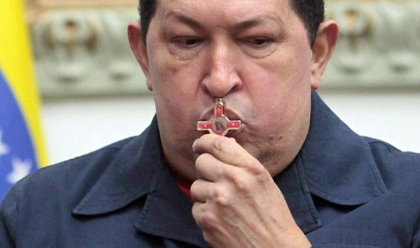 La "complicada" operación de Chávez culmina "con éxito", según Maduro