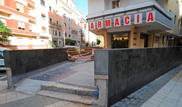 Urbanismo reconoce la ilegalidad del muro de la farmacia Peláez