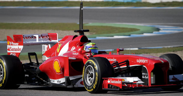 Massa asusta con el Ferrari
