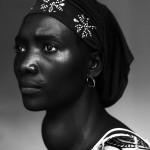 Retrato de una mujer en Mercy, Guinea, por Stephan Vanfleteren. / DA