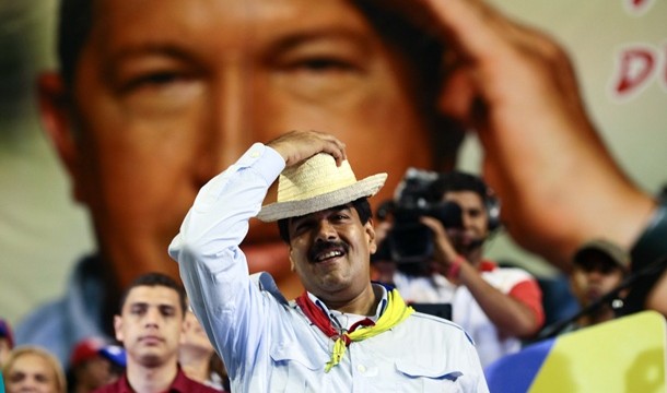 Venezuela mira a las urnas bajo las querellas con Colombia
