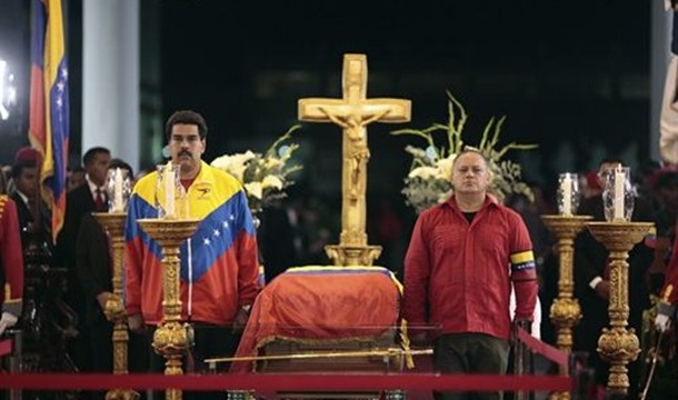 La oposición avisa a Maduro que no puede ser presidente interino y candidato