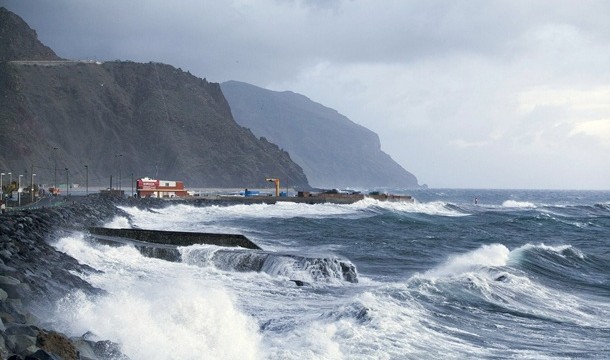 Vuelven la lluvia, el viento y el fuerte oleaje a Canarias