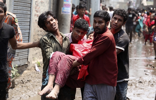 El derrumbe de un edificio en Bangladesh deja al menos 76 muertos
