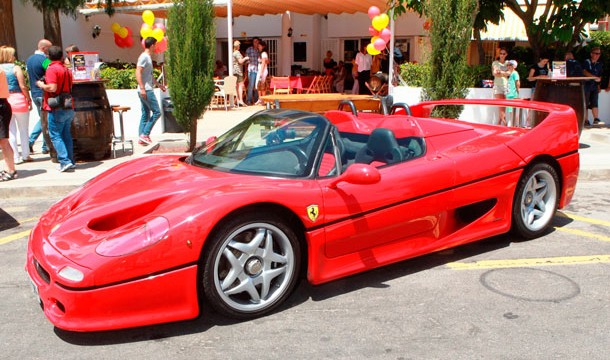 Concentración y exposición de Ferrari en Santa Cruz de Tenerife