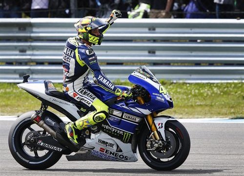 Rossi saborea de nuevo la gloria y Lorenzo suma un quinto puesto heróico