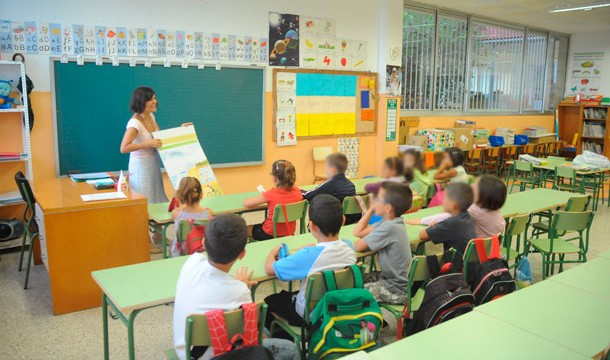“Canarias perdió 1.400 docentes el curso pasado por los recortes ”