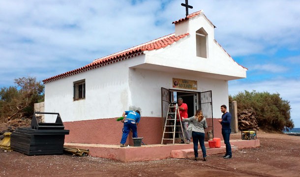Obras adecenta las ermitas de San Juanito y El Carmen