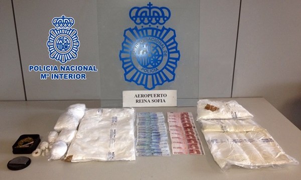 Detenido en el Reina Sofía por transportar cuatro kilos de cocaína