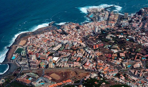 Canarias es la segunda región con menos costa natural y más ladrillo
