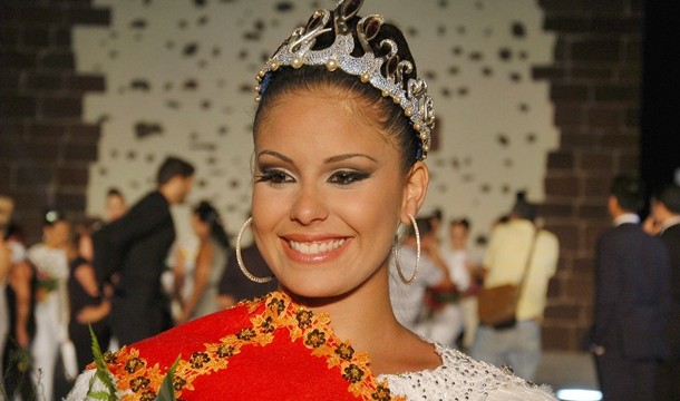 Pino Isis Mora, coronada reina de las Fiestas Lustrales 2013