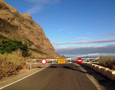 Cerrada al tráfico la carretera a Punta de Teno