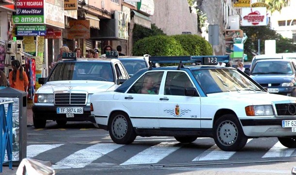 El sector del taxi anuncia un paro patronal por el intrusismo ‘crónico’ 