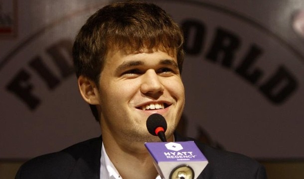 Carlsen logra ser campeón mundial a  los 22 años