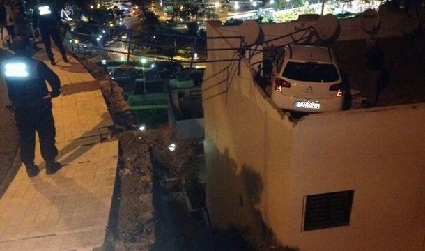 Un turista alemán aterriza con su vehículo en la azotea de un edificio de Gran Canaria