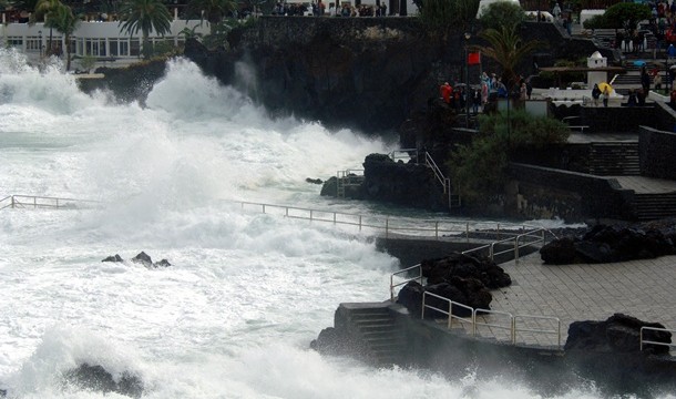 Tenerife, La Palma, La Gomera y Lanzarote, en alerta por fenómenos costeros adversos
