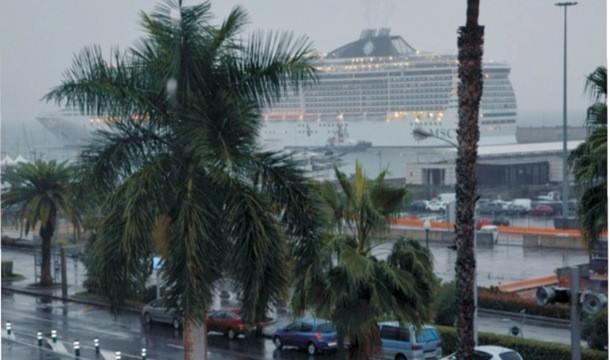 Varios cruceros se resguardan del temporal en el Puerto de Santa Cruz de Tenerife