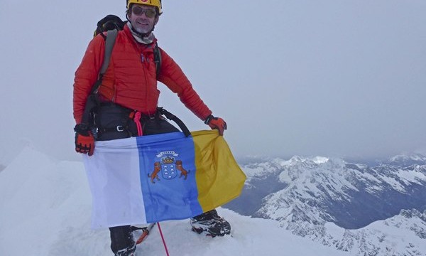 El alpinista canario Juan Diego Amador logra ascender el Monte Cook