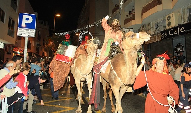 Miles de niños canarios esperan la llegada de los Reyes Magos