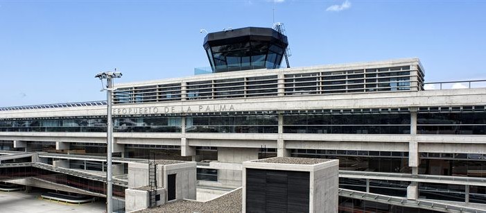 Frente común de CC y PSC contra la privatización de los aeropuertos canarios