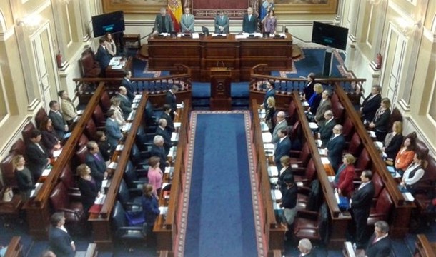 Canarias paga 251.953 euros por cada diputado autonómico