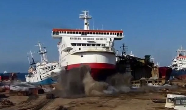 Vídeo: el accidentado último viaje de un ferry en Turquía
