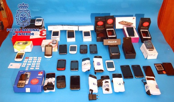 La Policía Nacional detiene a 71 personas en Tenerife por comprar móviles robados