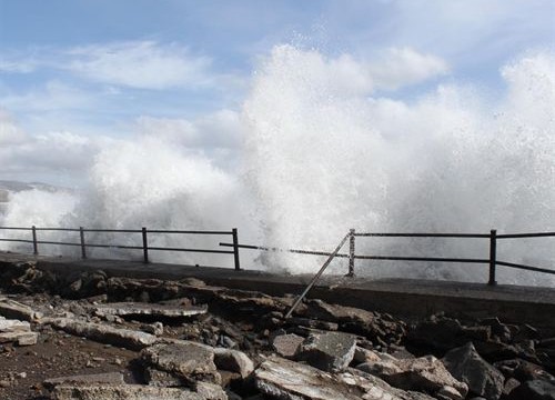 El temporal deja olas de más de 13 metros en algunos puntos de la península