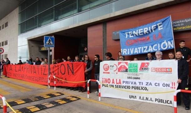Los trabajadores en los dos aeropuertos de Tenerife se movilizan contra la privatización de AENA