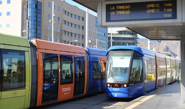 Indra implanta sus soluciones tecnológicas en las guaguas y el tranvía de Tenerife por 9,1 millones