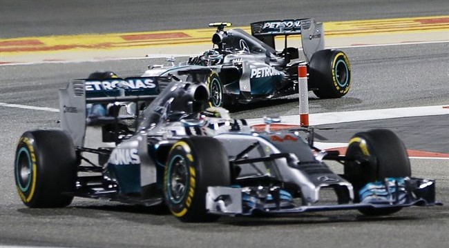Hamilton vence en Bahréin y Alonso acaba noveno