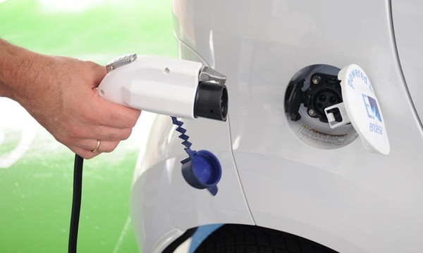 Las ventas de vehículos eléctricos suben un 33% a falta de un mes para el cierre del año