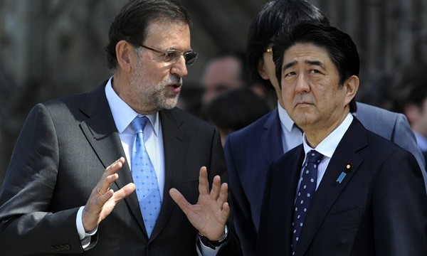Rajoy guía al primer ministro de Japón en su visita por Santiago
