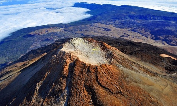 Científicos de tres países estudian el interior del Teide