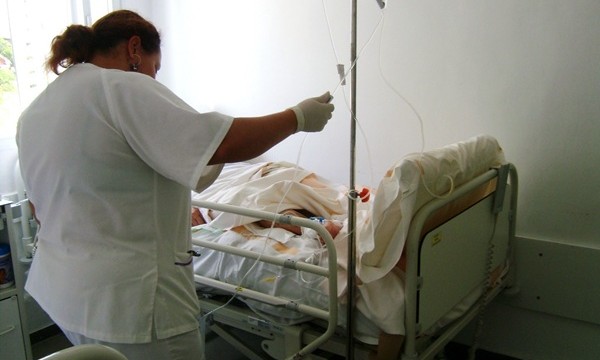 “Sanidad no emplea ni en verano a enfermeros titulados desde 2010”