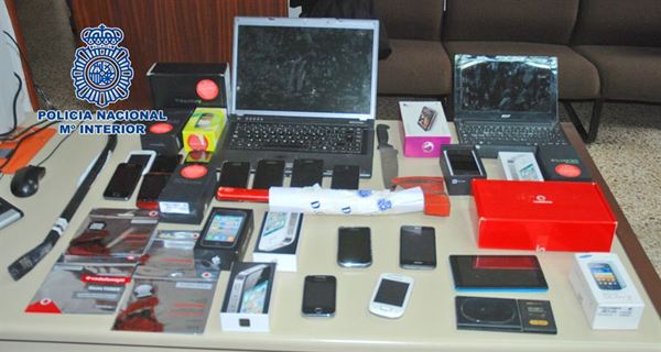 Desmantelada una red que robaba en tiendas de telefonía móvil de Tenerife