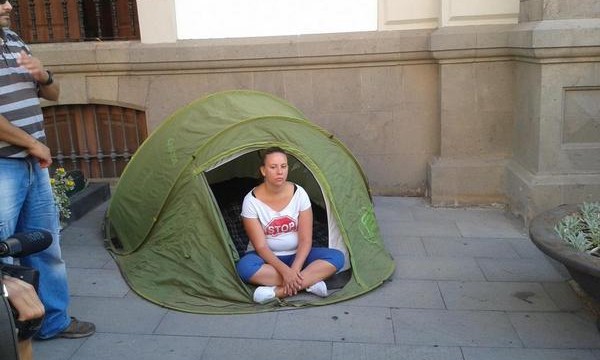 Inicia una huelga de hambre contra el desalojo de una vivienda social que ocupa en Santa Cruz de Tenerife