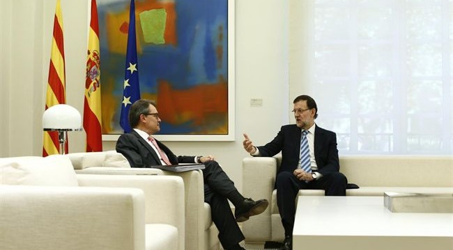 Rajoy reitera a Mas que la consulta es "ilegal" y que "ni se puede celebrar, ni se va a celebrar"