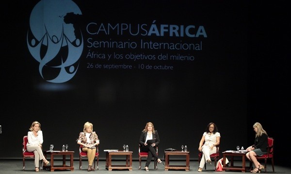 Fernández de la Vega realza el papel pacificador de la mujer en África