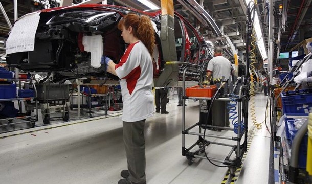 Soria asegura que el automóvil ha tenido un efecto "tractor" sobre el conjunto de la economía