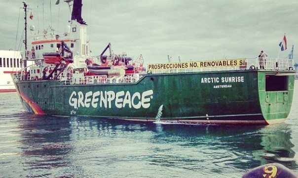Retenido el barco de Greenpeace, el Artic Sunrise, en el puerto de Arrecife 