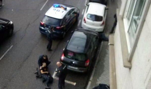 Una policía y un ladrón mueren en un tiroteo durante un atraco a un banco en Vigo