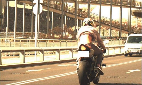 Pillado en moto a 141 kilómetros por hora en el viario de Barranco de Santos