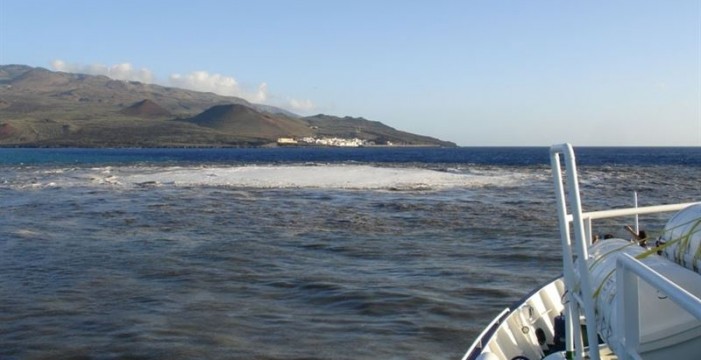 El volcán submarino de El Hierro alteró el ecosistema y aumentó la actividad bacteriana