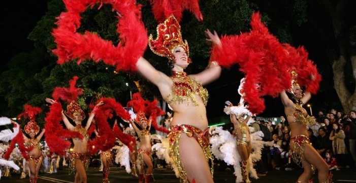 El Carnaval de Santa Cruz toma la calle con la Cabalgata anunciadora