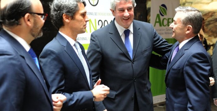 El subsecretario de Industria dice que la "maraña administrativa" de Canarias frena la implantación de las renovables