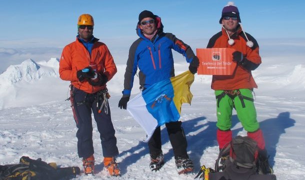 La expedición de Juan Diego Amador logra la cumbre del pico más alto de Islandia