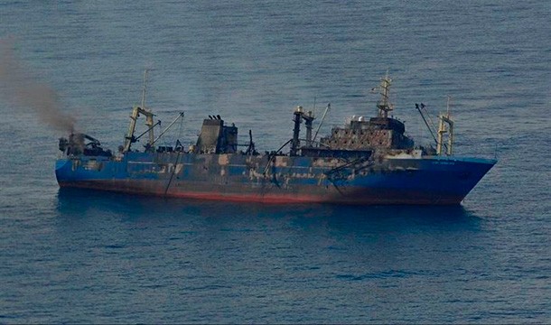 La delegada del Gobierno en Canarias dice que es "normal" establecer una zona de exclusión aérea por el barco hundido