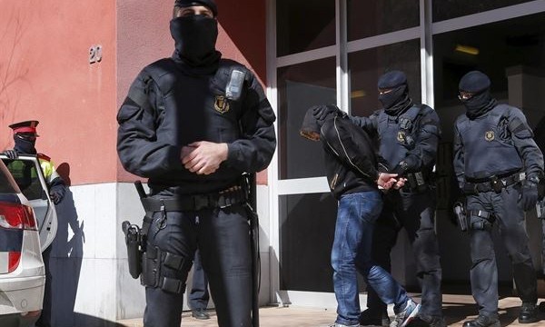 Detienen a once presuntos yihadistas dispuestos a atentar en Cataluña
